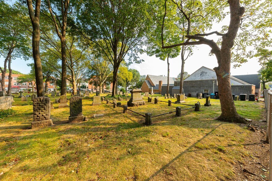 8407 Broadway, Elmhurst, NY à vendre - Photo de l’immeuble – Image 2 sur 5