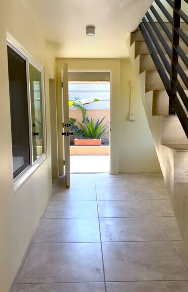 11121 Glenoaks Blvd, Pacoima, CA à louer - Photo intérieure – Image 2 sur 15