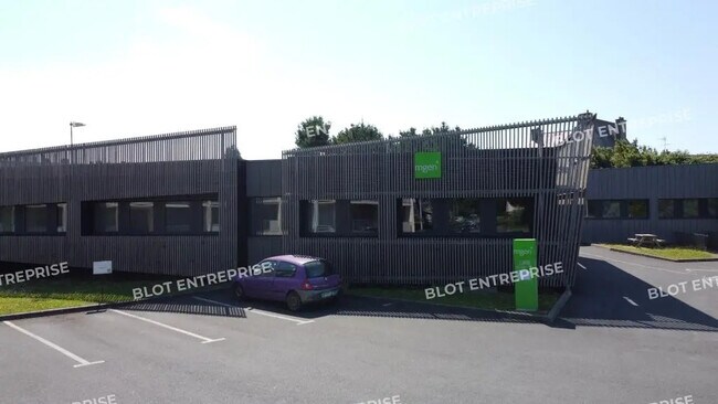 Plus de détails pour 2 Rue Gaston Ramon, Saint-Brieuc - Bureau à vendre