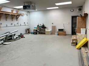 1628 Pandora St, Vancouver, BC à louer Photo intérieure– Image 2 sur 4