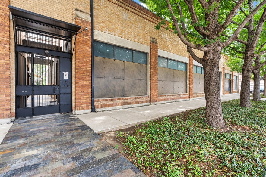 311-321 Sixth St, San Antonio, TX à louer - Photo de l’immeuble – Image 2 sur 16