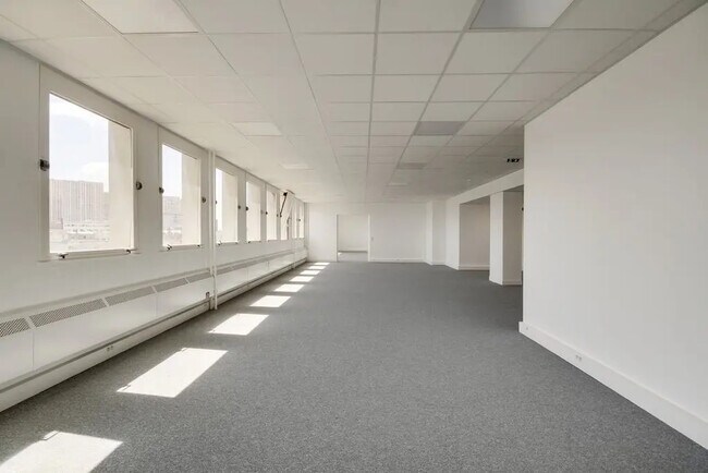 Plus de détails pour 58 A Rue Du Dessous Des Berges, Paris - Bureau à louer