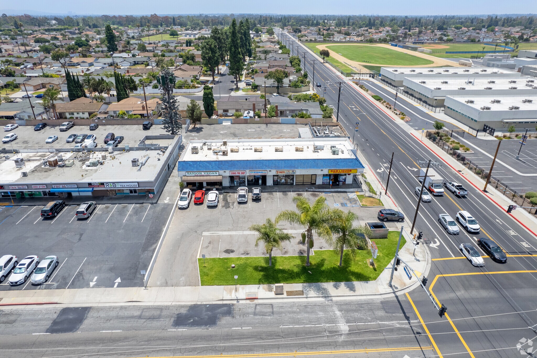 10522 McFadden Ave, Garden Grove, CA à louer Aérien– Image 1 sur 4
