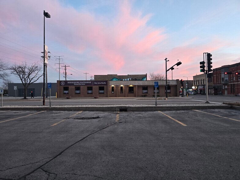 317 W Walnut St, Green Bay, WI à louer - Photo de l’immeuble – Image 3 sur 22