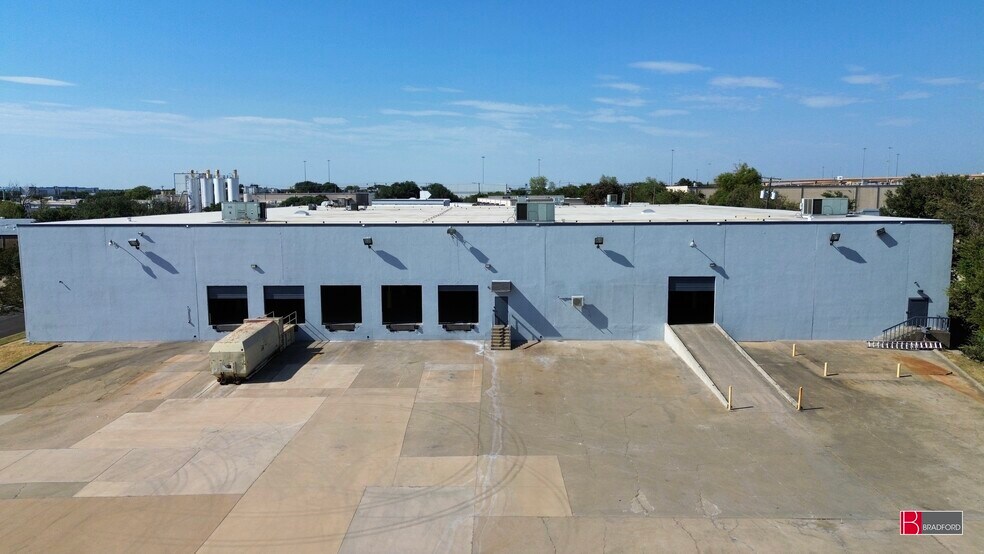 5050 Rondo Dr, Fort Worth, TX à louer - Photo de l’immeuble – Image 3 sur 5