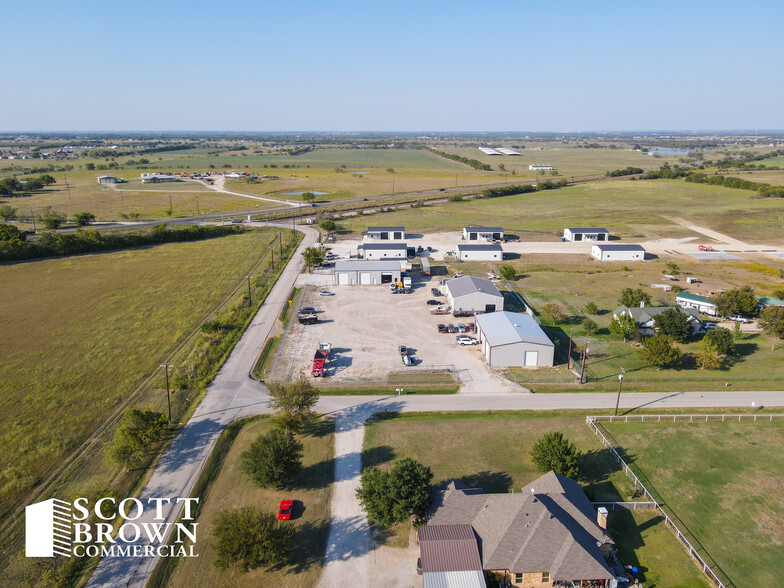 5350 Ganzer Rd W, Krum, TX à louer - Photo de l’immeuble – Image 3 sur 10