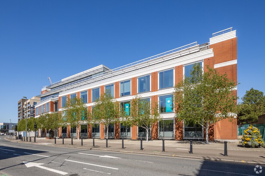 1 London Rd, Staines à vendre - Photo de l’immeuble – Image 3 sur 13