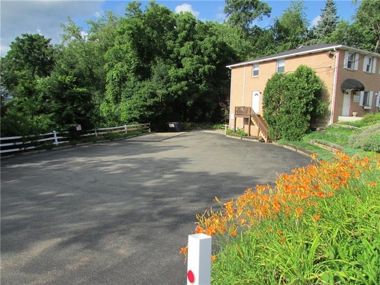125 Rock Run Rd, Elizabeth, PA à louer - Photo de l’immeuble – Image 3 sur 25
