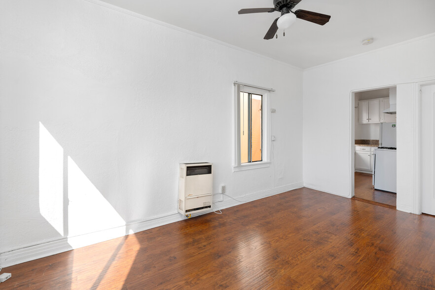 146-150 Douglas St, Los Angeles, CA à vendre - Photo de l’immeuble – Image 3 sur 10