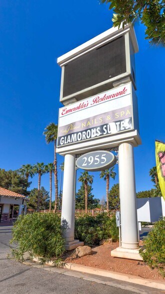 2955 E Sunset Rd, Las Vegas, NV à louer - Photo de l’immeuble – Image 2 sur 4