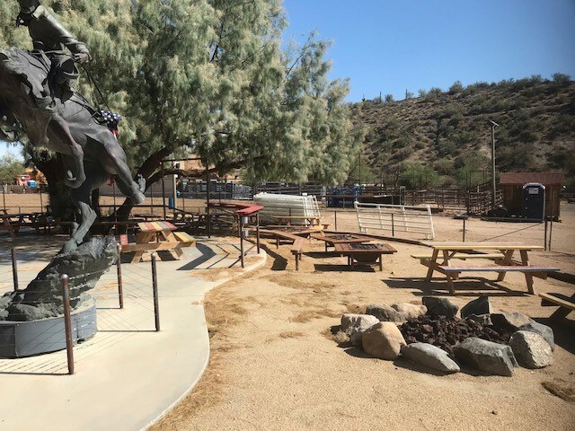 6705 E Cave Creek Rd, Cave Creek, AZ à vendre - Photo de l’immeuble – Image 2 sur 9