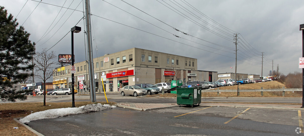 2500 Lawrence Ave E, Toronto, ON à louer - Photo de l’immeuble – Image 2 sur 7