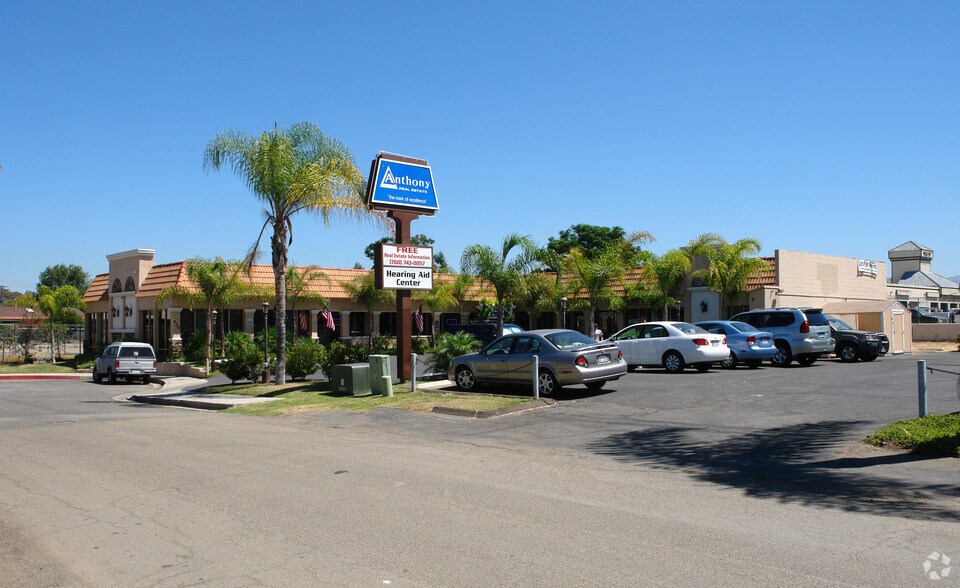 430 N Cedar St, Escondido, CA à louer - Photo de l’immeuble – Image 2 sur 11