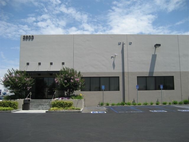2801-2803 S Yale St, Santa Ana, CA à louer - Photo de l’immeuble – Image 3 sur 4
