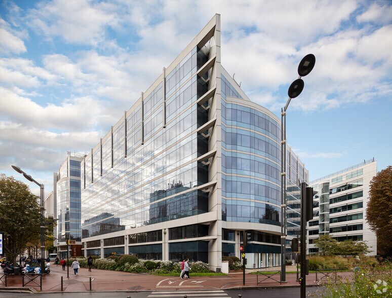 Bureau dans Levallois-Perret à louer - Photo de l’immeuble – Image 2 sur 8