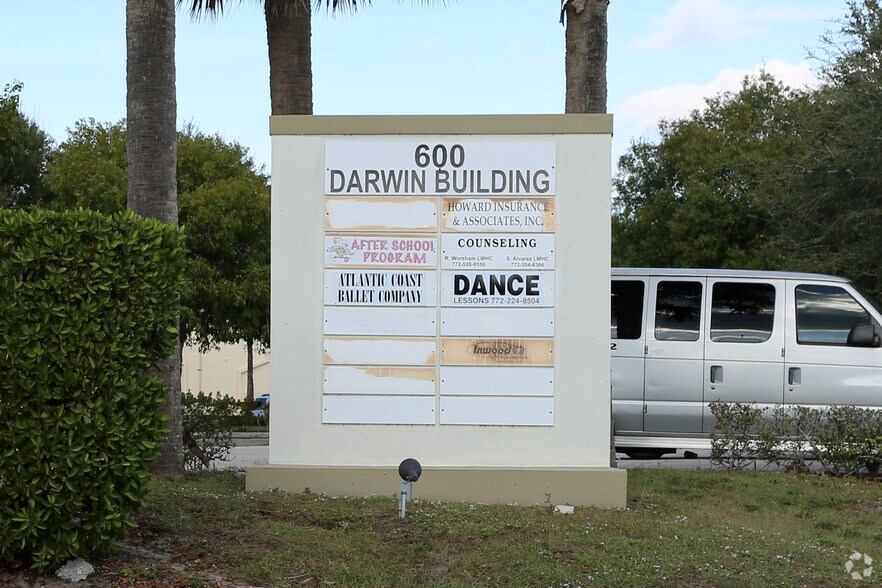 600 SW Darwin Blvd, Port Saint Lucie, FL à louer - Photo de l’immeuble – Image 2 sur 10