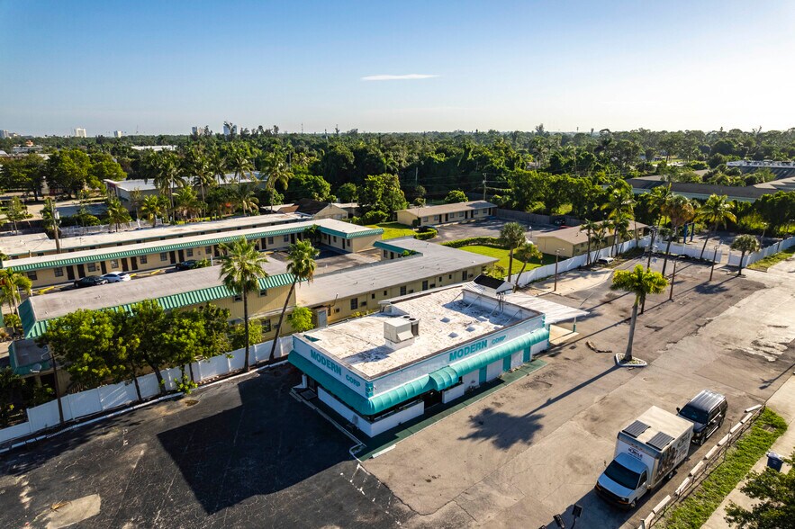 3535 Cleveland Ave, Fort Myers, FL à louer - Photo de l’immeuble – Image 3 sur 11