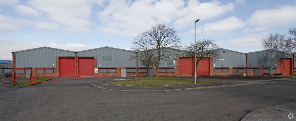 Timmis Rd, Stourbridge à louer - Photo principale – Image 1 sur 3