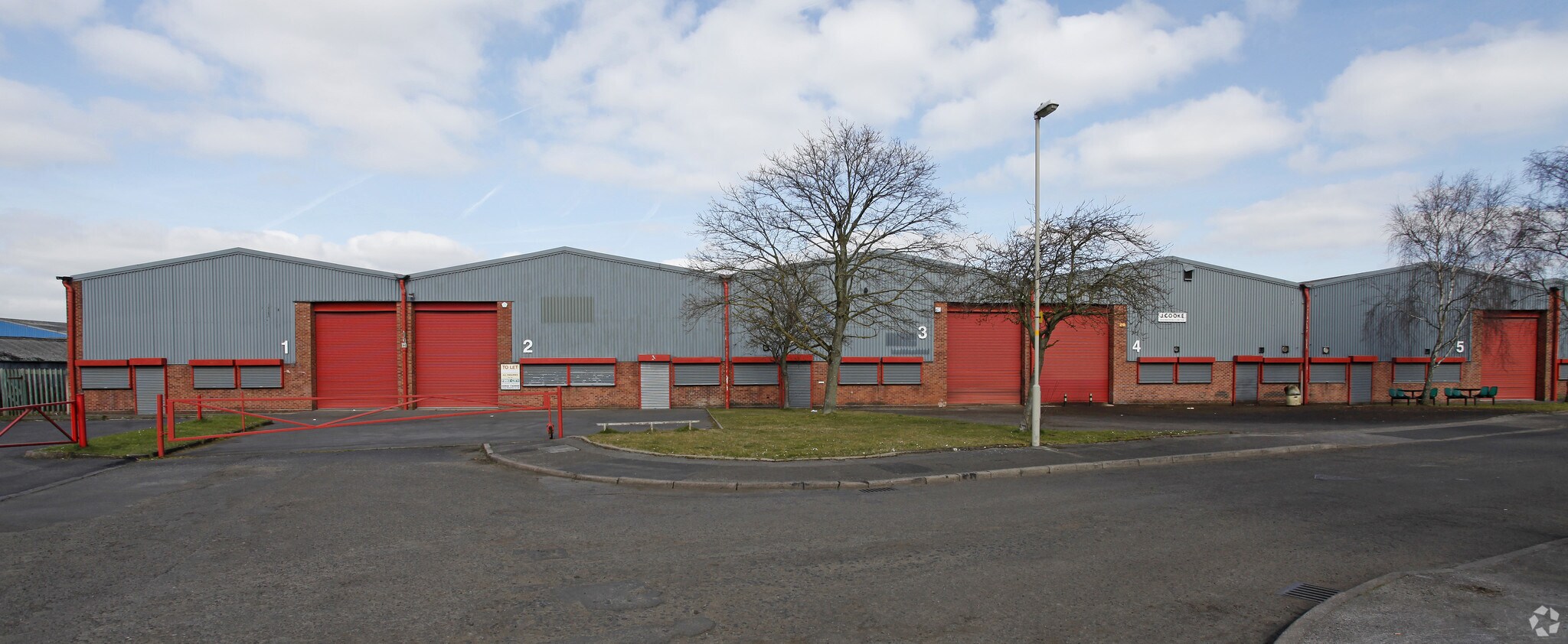 Timmis Rd, Stourbridge à louer Photo principale– Image 1 sur 4