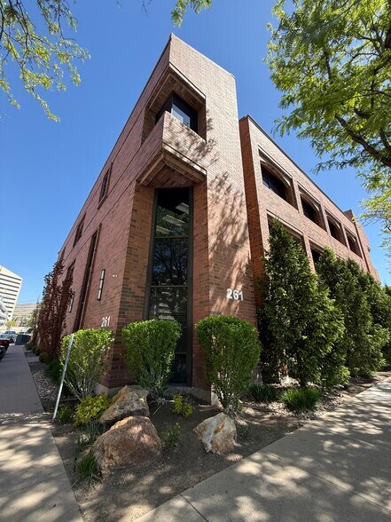 261 E Broadway, Salt Lake City, UT à louer - Photo de l’immeuble – Image 2 sur 10