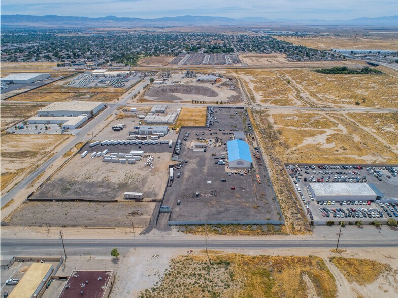 45761 Division St, Lancaster, CA à vendre - Photo de l’immeuble – Image 1 sur 26