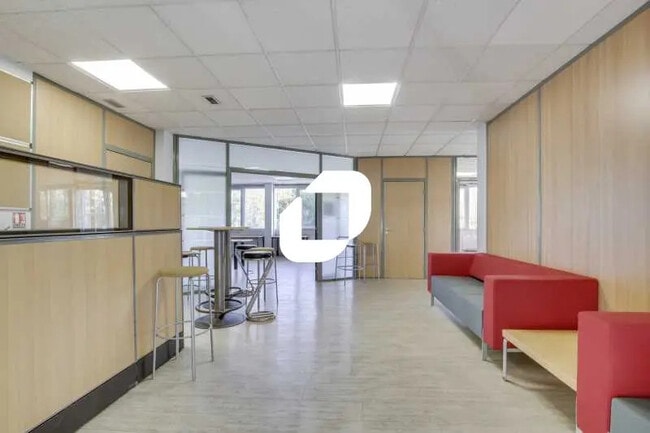 Plus de détails pour 1 Rue Francois Geoffre, Montigny-le-Bretonneux - Bureau à vendre