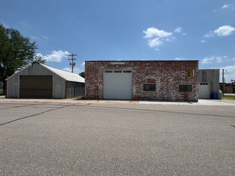 214 Smith Ave, Kenesaw, NE à vendre - Photo principale – Image 1 sur 10