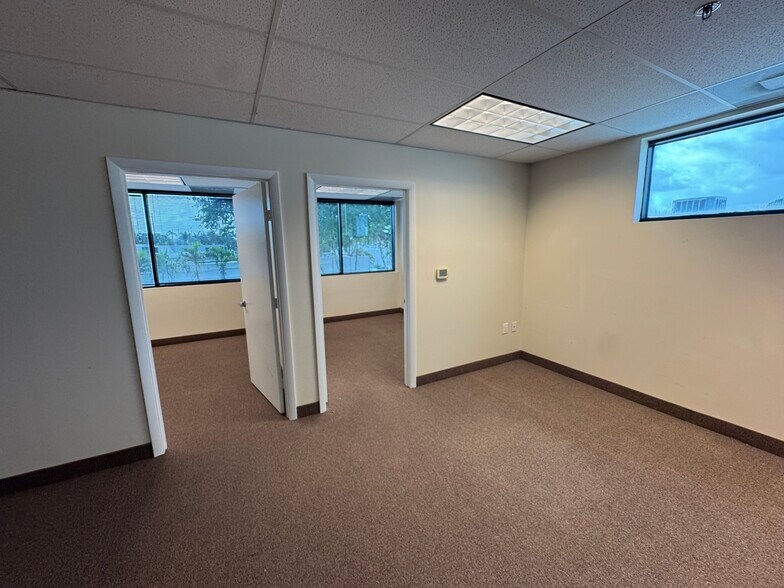 2870 Stirling Rd, Hollywood, FL à louer - Photo de l’immeuble – Image 2 sur 40