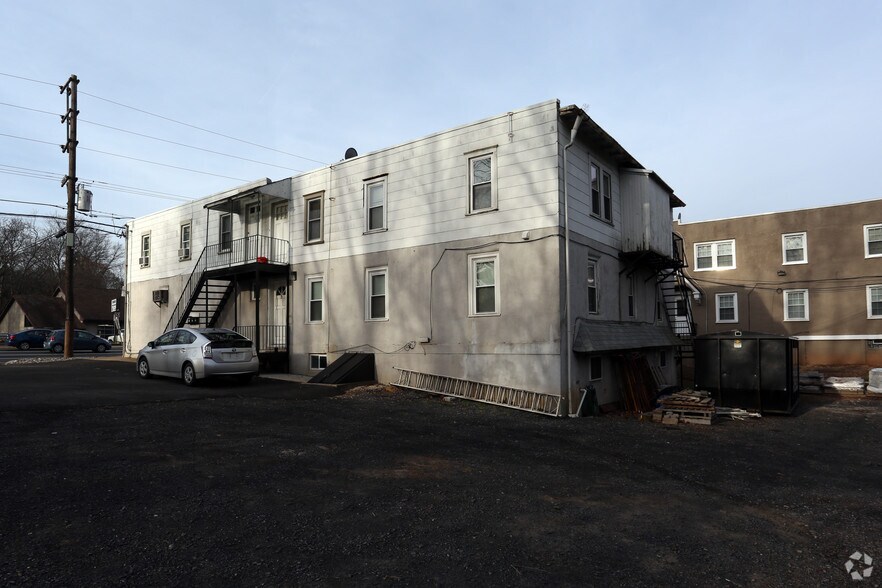 390-392 N Easton Rd, Horsham Township, PA à louer - Photo de l’immeuble – Image 3 sur 5