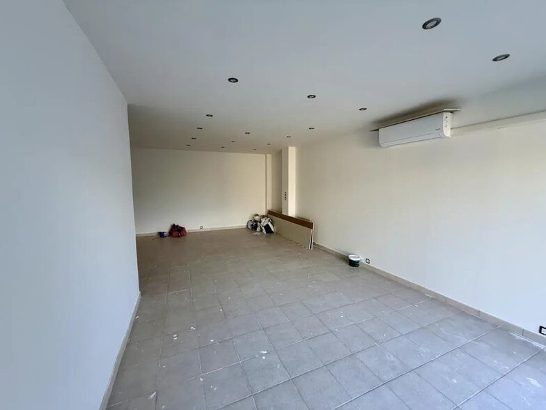 Local commercial dans Puget-sur-Argens à louer - Photo intérieure – Image 2 sur 7