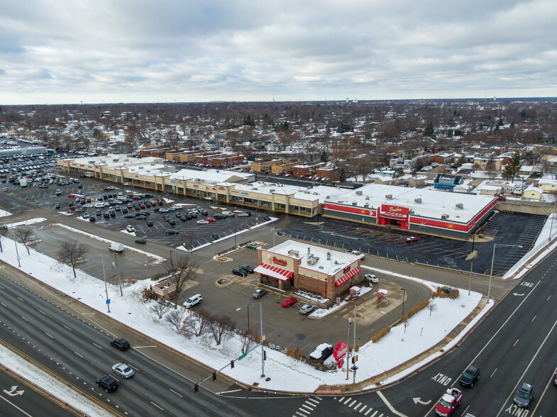 500-558 E North Ave, Glendale Heights, IL à louer - Photo de l’immeuble – Image 1 sur 12