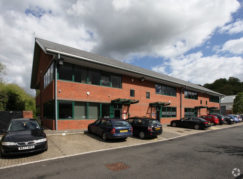 Blenheim Rd, Marlborough à louer - Photo principale – Image 1 sur 3