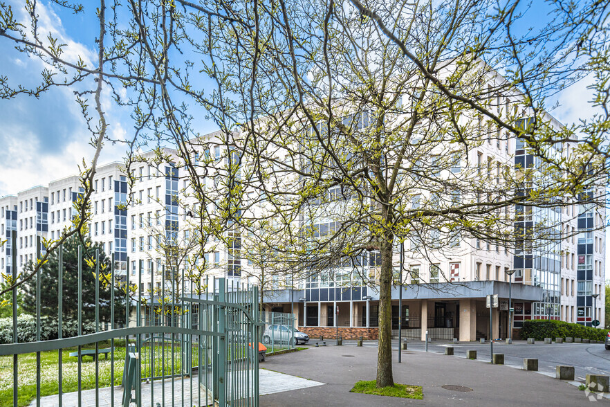 Bureau dans Noisy-le-Grand à vendre - Photo de l’immeuble – Image 3 sur 4