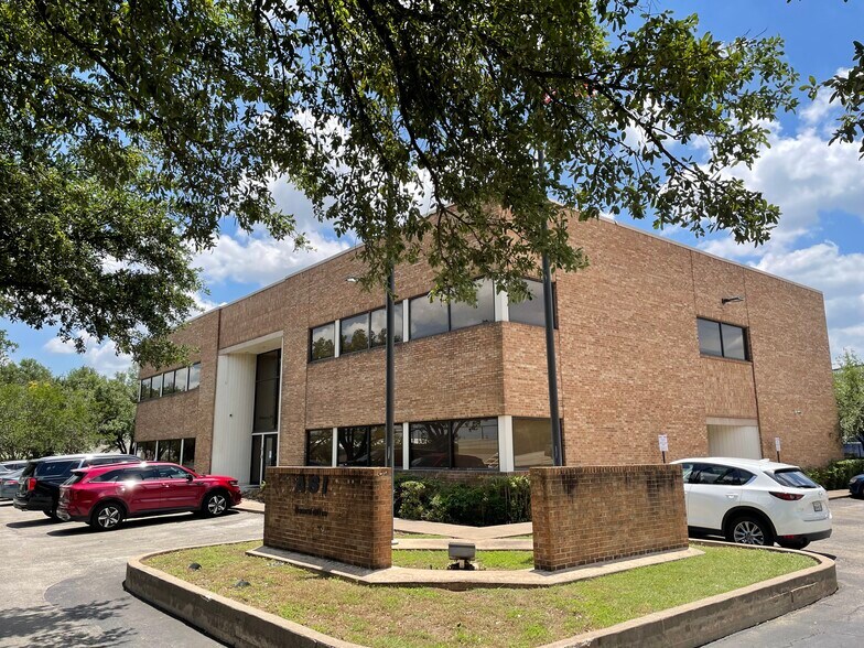 4505 Burleson Rd, Austin, TX à louer - Photo de l’immeuble – Image 2 sur 7
