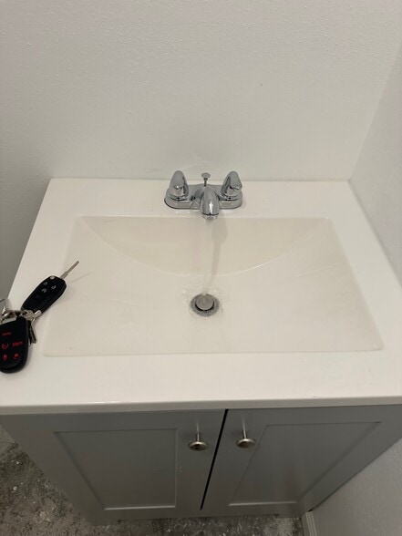 9161 131st Pl N, Largo, FL à louer - Photo de l’immeuble – Image 3 sur 39