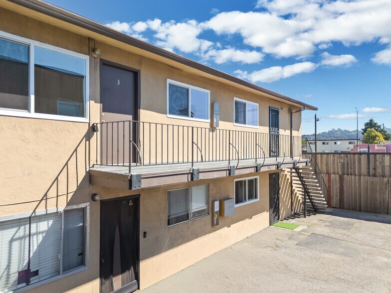 2215 Dover Ave, San Pablo, CA à vendre - Photo de l’immeuble – Image 2 sur 13