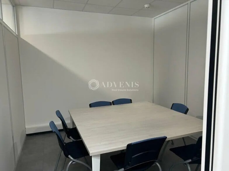 Bureau dans La Ville-aux-Dames à vendre - Photo de l’immeuble – Image 3 sur 11