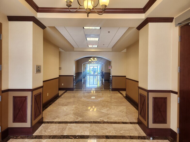 5810 Coral Ridge Dr, Coral Springs, FL à louer - Photo intérieure – Image 2 sur 16
