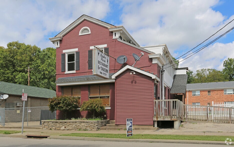 6344 Gracely Dr, Cincinnati, OH à vendre - Photo de l’immeuble – Image 2 sur 13