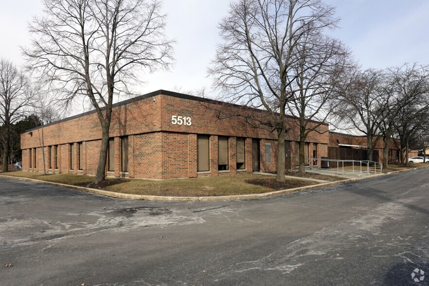 5513 N Cumberland Ave, Chicago, IL à vendre - Photo de l’immeuble – Image 3 sur 10