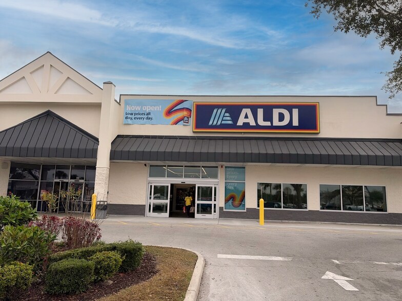 2000 Kings Hwy, Port Charlotte, FL à louer - Photo de l’immeuble – Image 3 sur 5