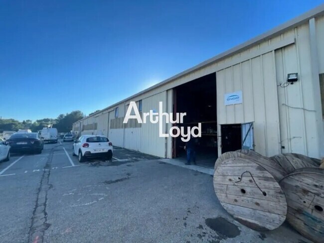 Plus de détails pour Local d'activités à louer