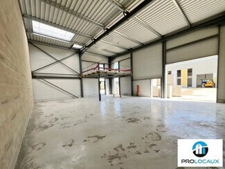 Plus de détails pour Local d'activités à louer