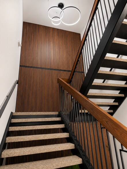 2310 E ponderosa Dr, Camarillo, CA à louer - Photo de l’immeuble – Image 3 sur 6
