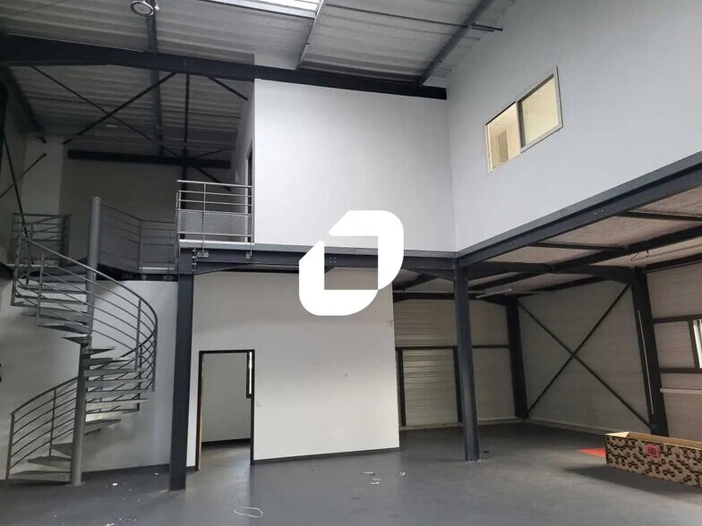 Local d’activités dans Mérignac à louer - Photo de l’immeuble – Image 2 sur 10