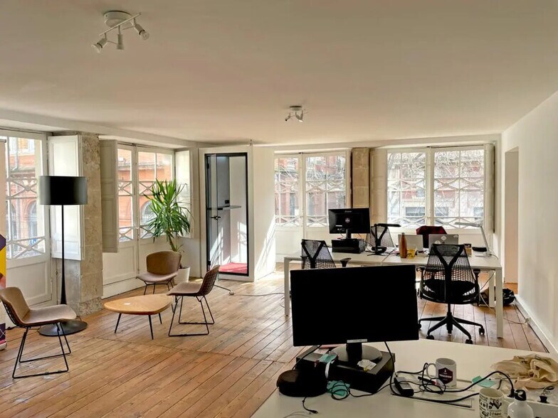 1 Place De La Bourse, Toulouse à louer - Photo de l’immeuble – Image 3 sur 5