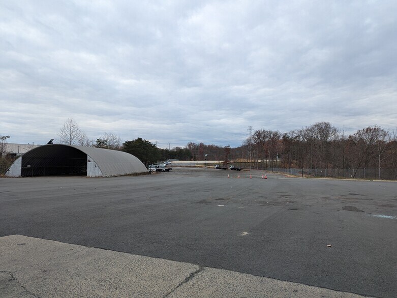 8100 Alban Rd, Springfield, VA à louer - Photo de l’immeuble – Image 3 sur 13