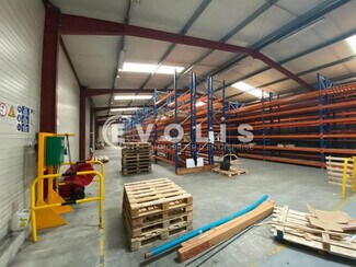 Plus de détails pour Local d'activités à louer