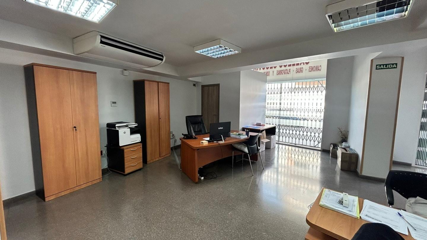 Sant Feliu de Llobregat, BAR 08980 - Lot - -  - Photo intérieure - Image 1 of 11