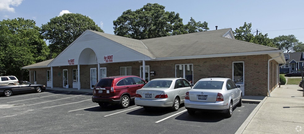 100 Austin Plz, Patchogue, NY à louer - Photo de l’immeuble – Image 2 sur 12
